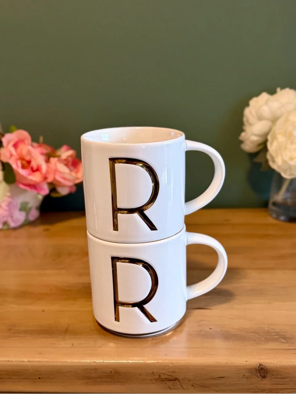 Williams Sonoma White Ceramic Mug with Gold 'R' Monogram